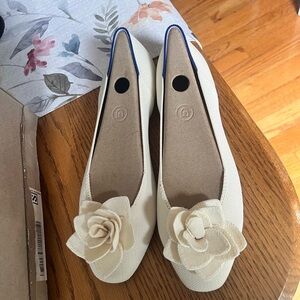 New never worn!Rothy’s ballet love bird petal shoes.
